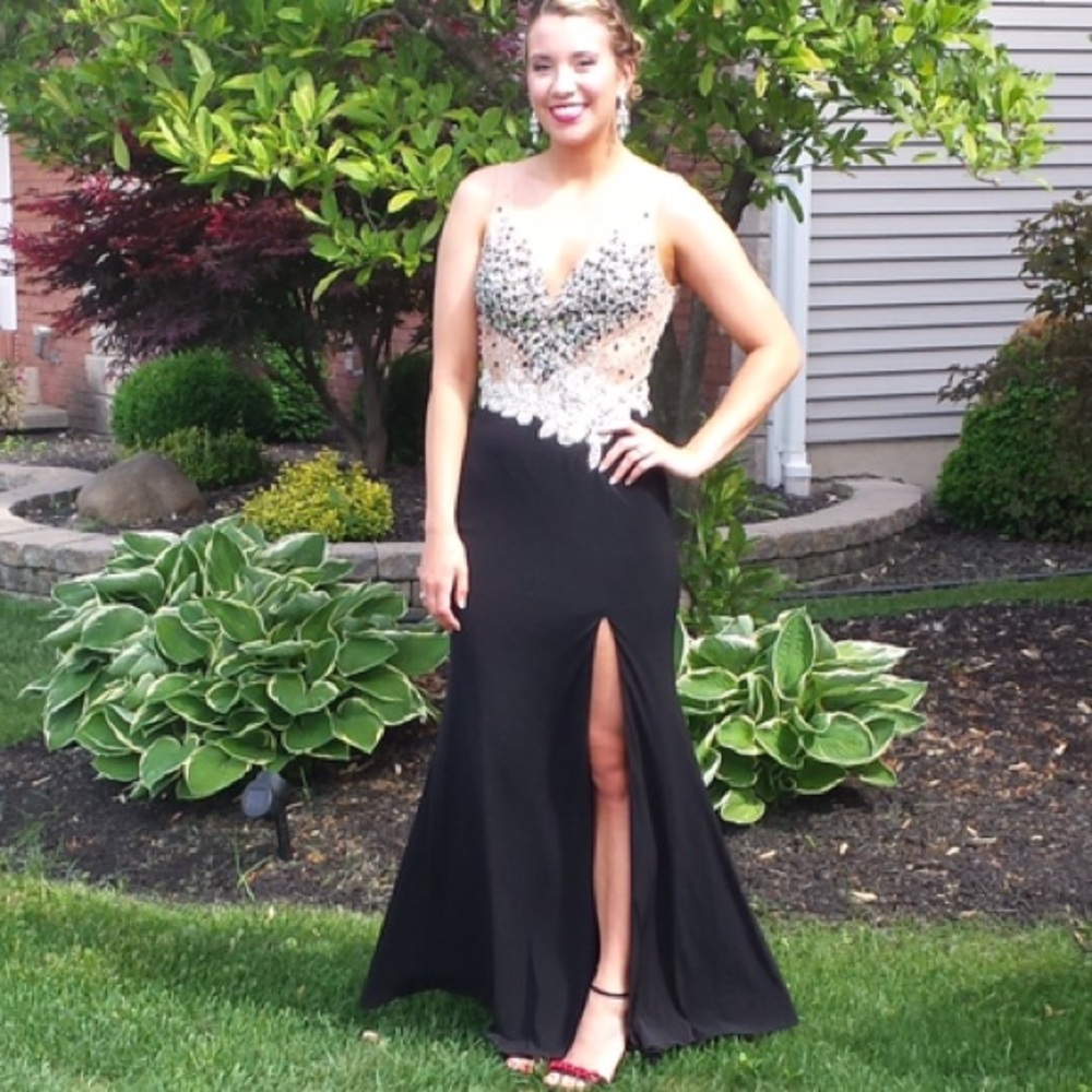 Black prom dress - Picture 2 of 4